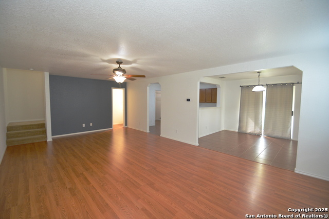 Listing photo id 2 for 3506 Ashleaf Wells