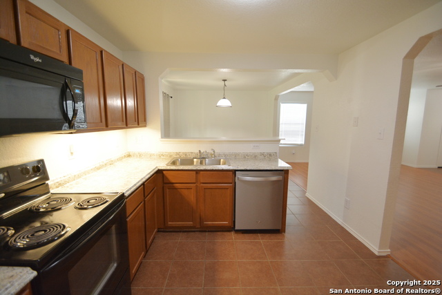 Listing photo id 4 for 3506 Ashleaf Wells