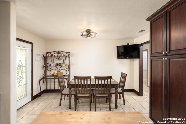 Listing photo id 11 for 103 Misty Bend