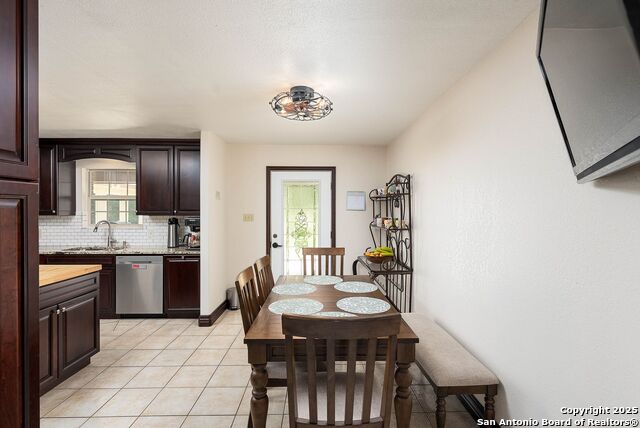 Listing photo id 12 for 103 Misty Bend