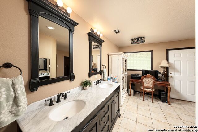 Listing photo id 14 for 103 Misty Bend