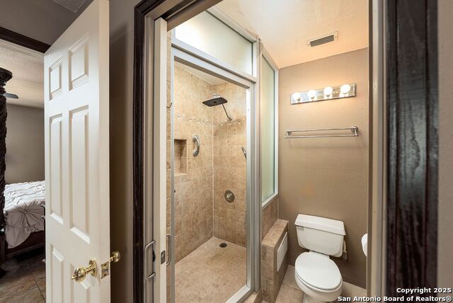 Listing photo id 15 for 103 Misty Bend