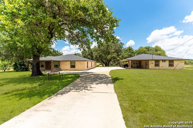 Listing photo id 1 for 103 Misty Bend