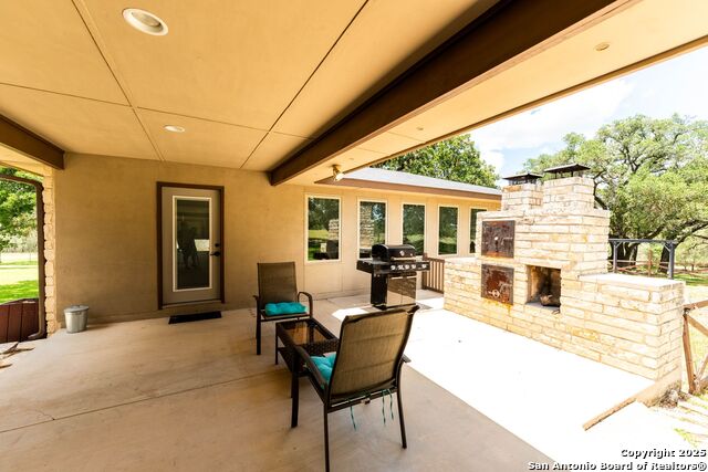 Listing photo id 30 for 103 Misty Bend