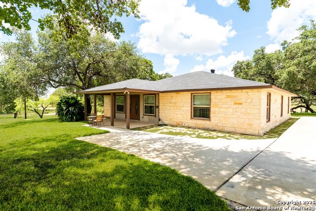 Listing photo id 2 for 103 Misty Bend