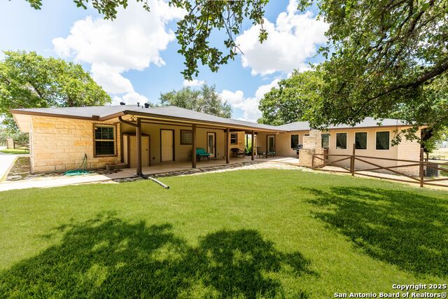 Listing photo id 39 for 103 Misty Bend
