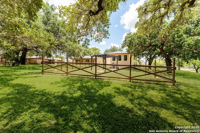 Listing photo id 40 for 103 Misty Bend
