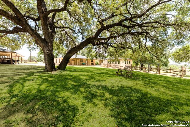 Listing photo id 41 for 103 Misty Bend