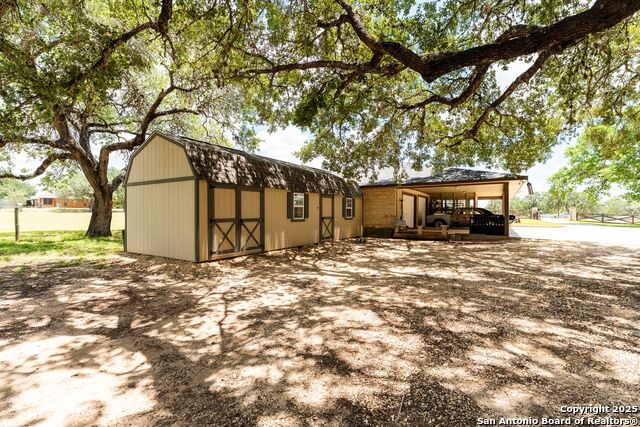 Listing photo id 44 for 103 Misty Bend