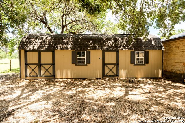 Listing photo id 46 for 103 Misty Bend