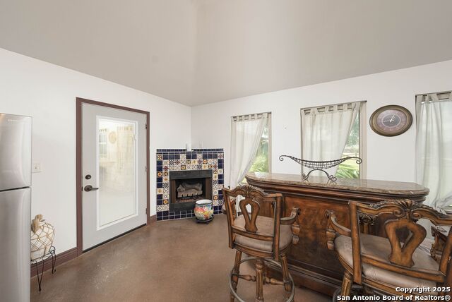 Listing photo id 3 for 103 Misty Bend