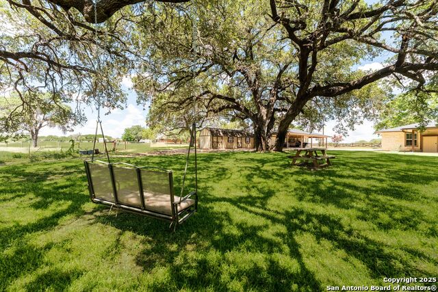 Listing photo id 51 for 103 Misty Bend