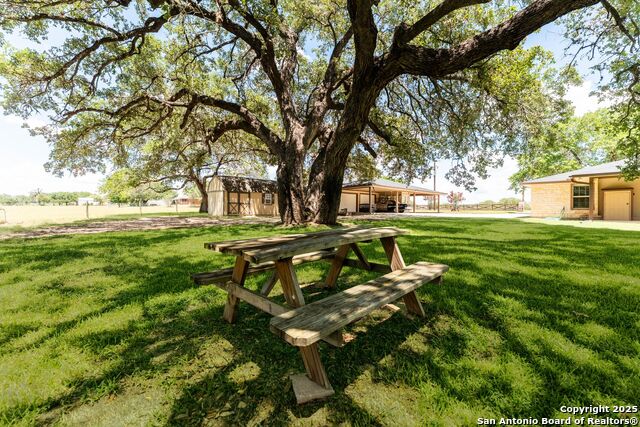 Listing photo id 52 for 103 Misty Bend