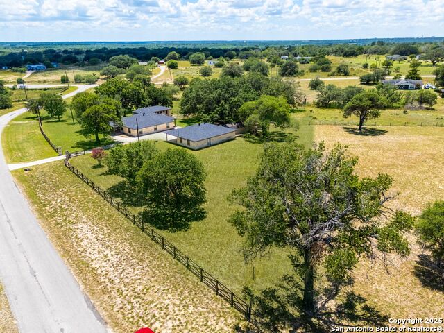Listing photo id 54 for 103 Misty Bend