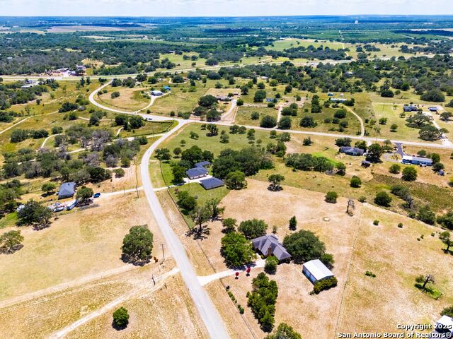 Listing photo id 60 for 103 Misty Bend