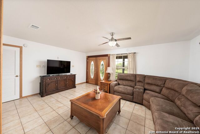 Listing photo id 5 for 103 Misty Bend