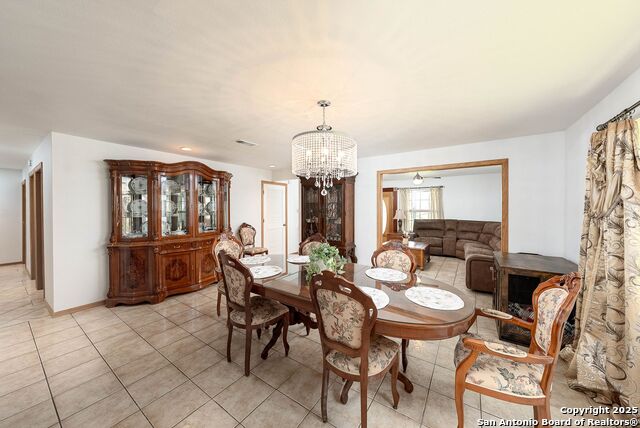 Listing photo id 7 for 103 Misty Bend