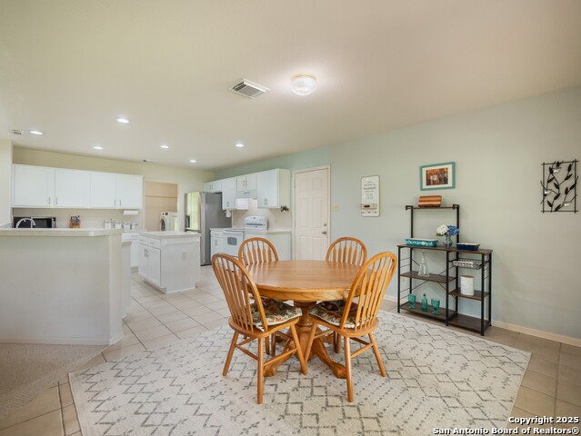 Listing photo id 8 for 658 Lakeview Dr