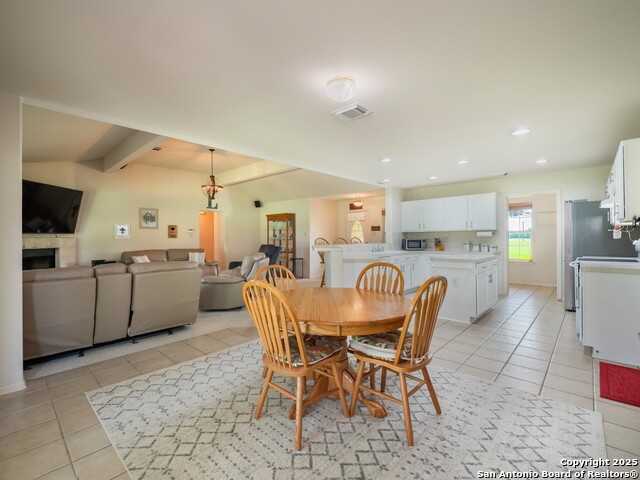Listing photo id 9 for 658 Lakeview Dr