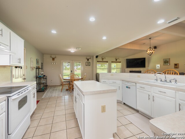 Listing photo id 11 for 658 Lakeview Dr