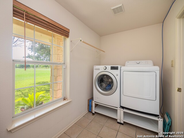 Listing photo id 13 for 658 Lakeview Dr