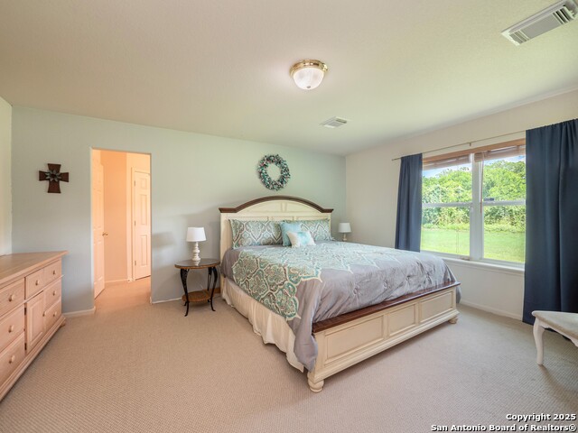 Listing photo id 14 for 658 Lakeview Dr