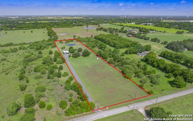 Listing photo id 0 for 658 Lakeview Dr