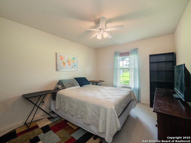 Listing photo id 21 for 658 Lakeview Dr