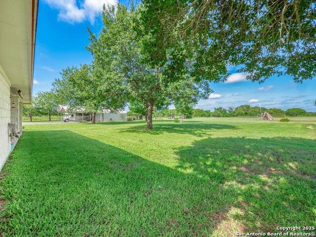 Listing photo id 29 for 658 Lakeview Dr