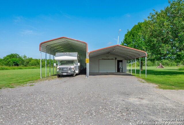 Listing photo id 30 for 658 Lakeview Dr