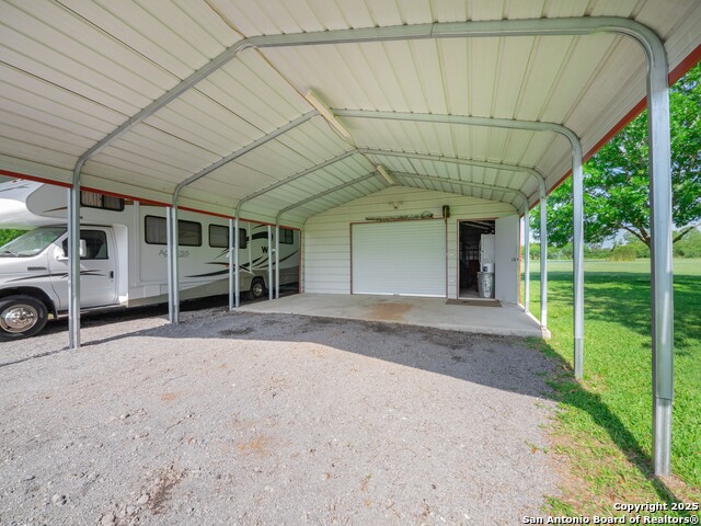Listing photo id 31 for 658 Lakeview Dr