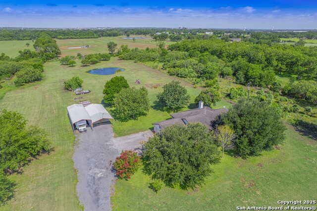 Listing photo id 37 for 658 Lakeview Dr