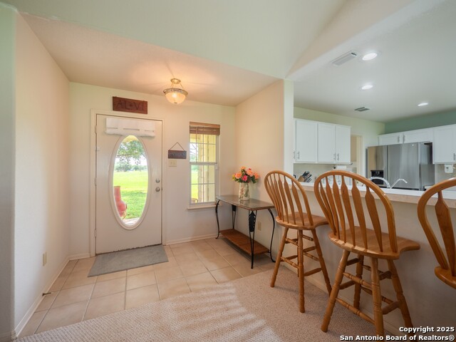 Listing photo id 2 for 658 Lakeview Dr