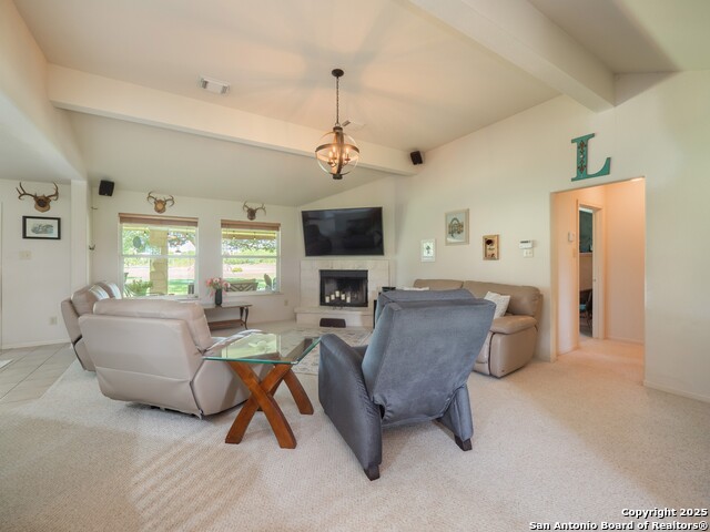 Listing photo id 3 for 658 Lakeview Dr