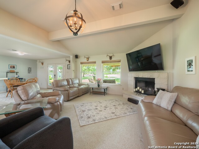 Listing photo id 4 for 658 Lakeview Dr