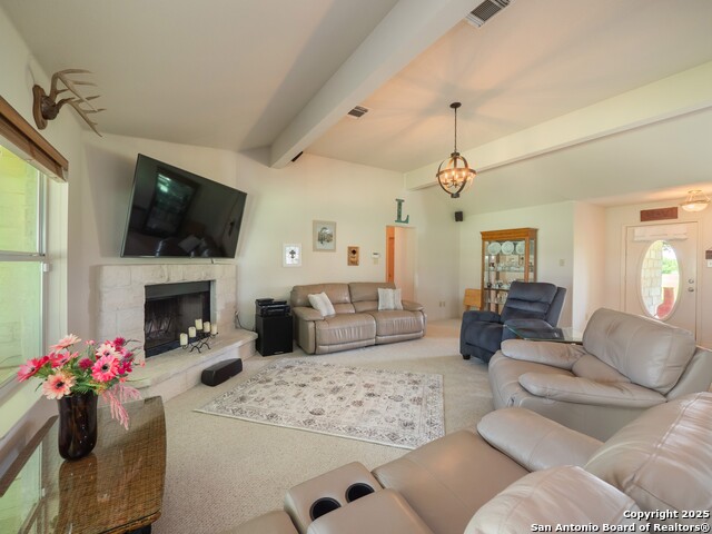 Listing photo id 5 for 658 Lakeview Dr