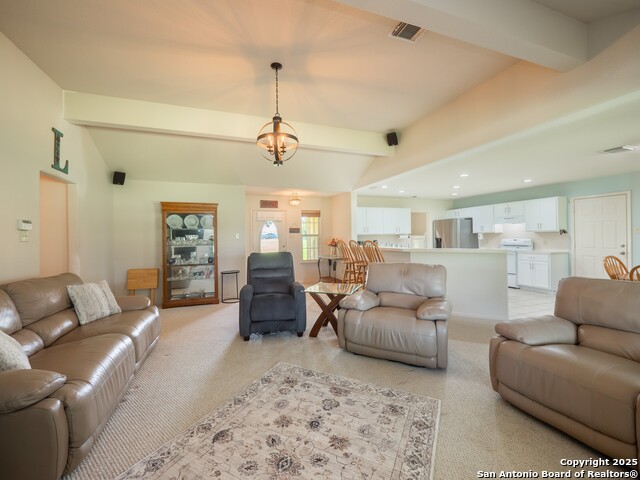 Listing photo id 6 for 658 Lakeview Dr