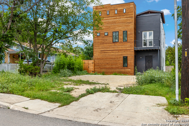 Image 4 of 50 For 118 Clark Ave
