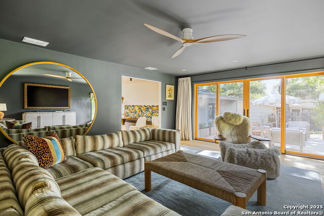 Listing photo id 20 for 2330 Blanton Dr