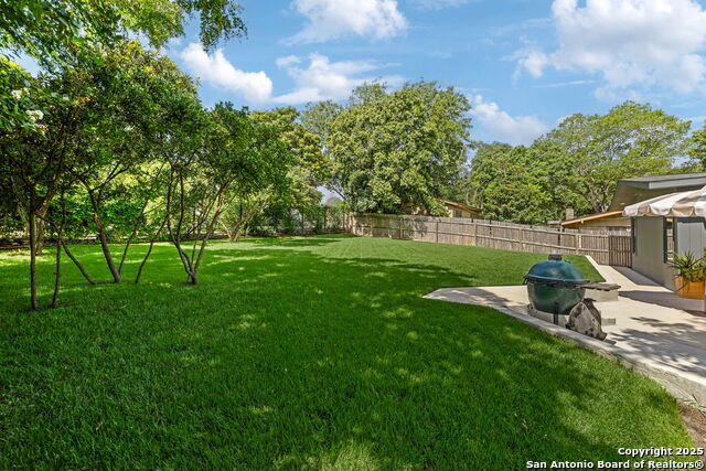 Listing photo id 39 for 2330 Blanton Dr