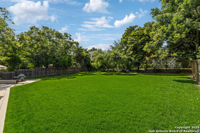 Listing photo id 41 for 2330 Blanton Dr
