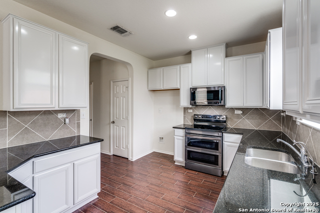 Listing photo id 5 for 6719 Loma Blanca