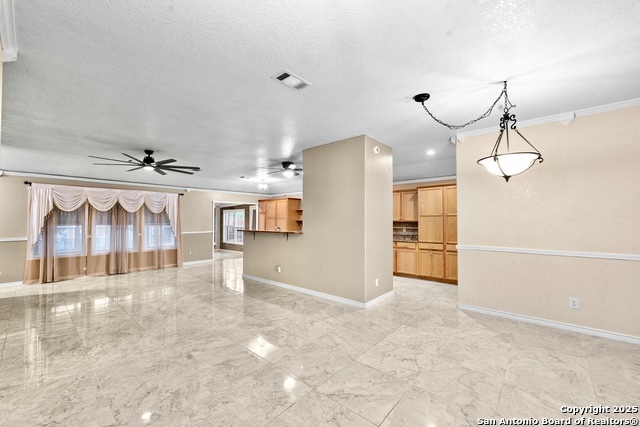 Listing photo id 8 for 6739 Tezel Bend
