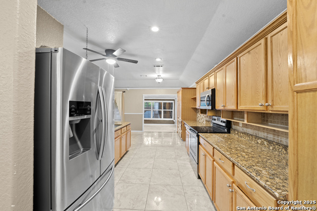 Listing photo id 12 for 6739 Tezel Bend