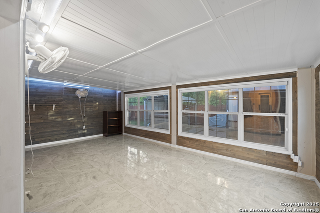 Listing photo id 22 for 6739 Tezel Bend