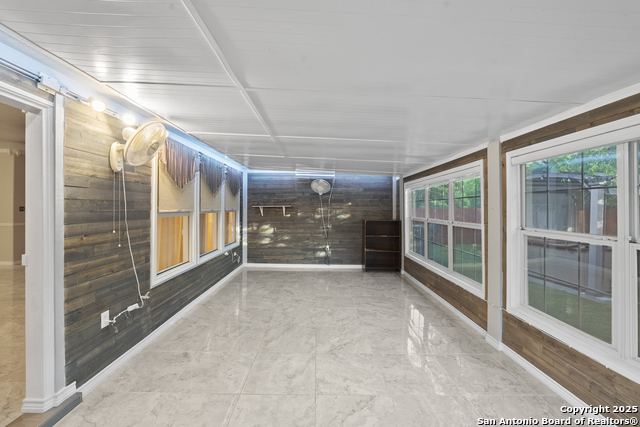 Listing photo id 23 for 6739 Tezel Bend