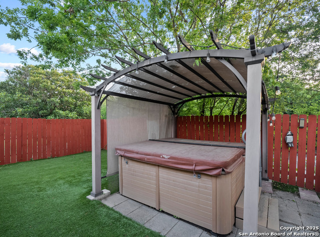 Listing photo id 26 for 6739 Tezel Bend