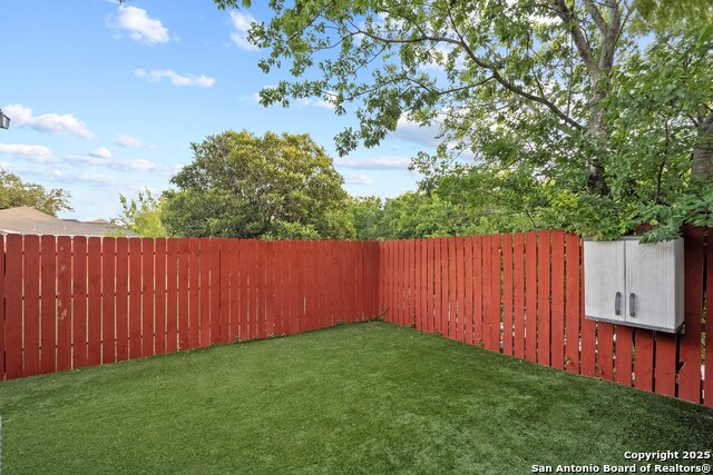Listing photo id 27 for 6739 Tezel Bend