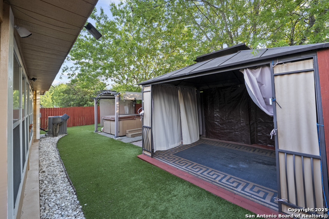 Listing photo id 28 for 6739 Tezel Bend