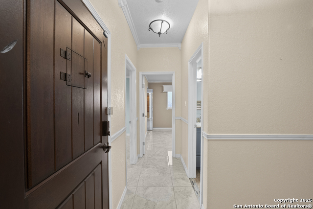 Listing photo id 2 for 6739 Tezel Bend